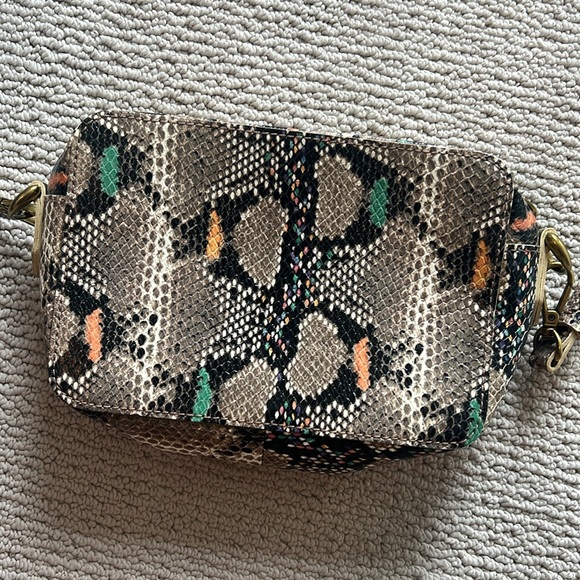 Madewell Transport Camera Bag: Snake Embossed Edition - Picture 6 of 8